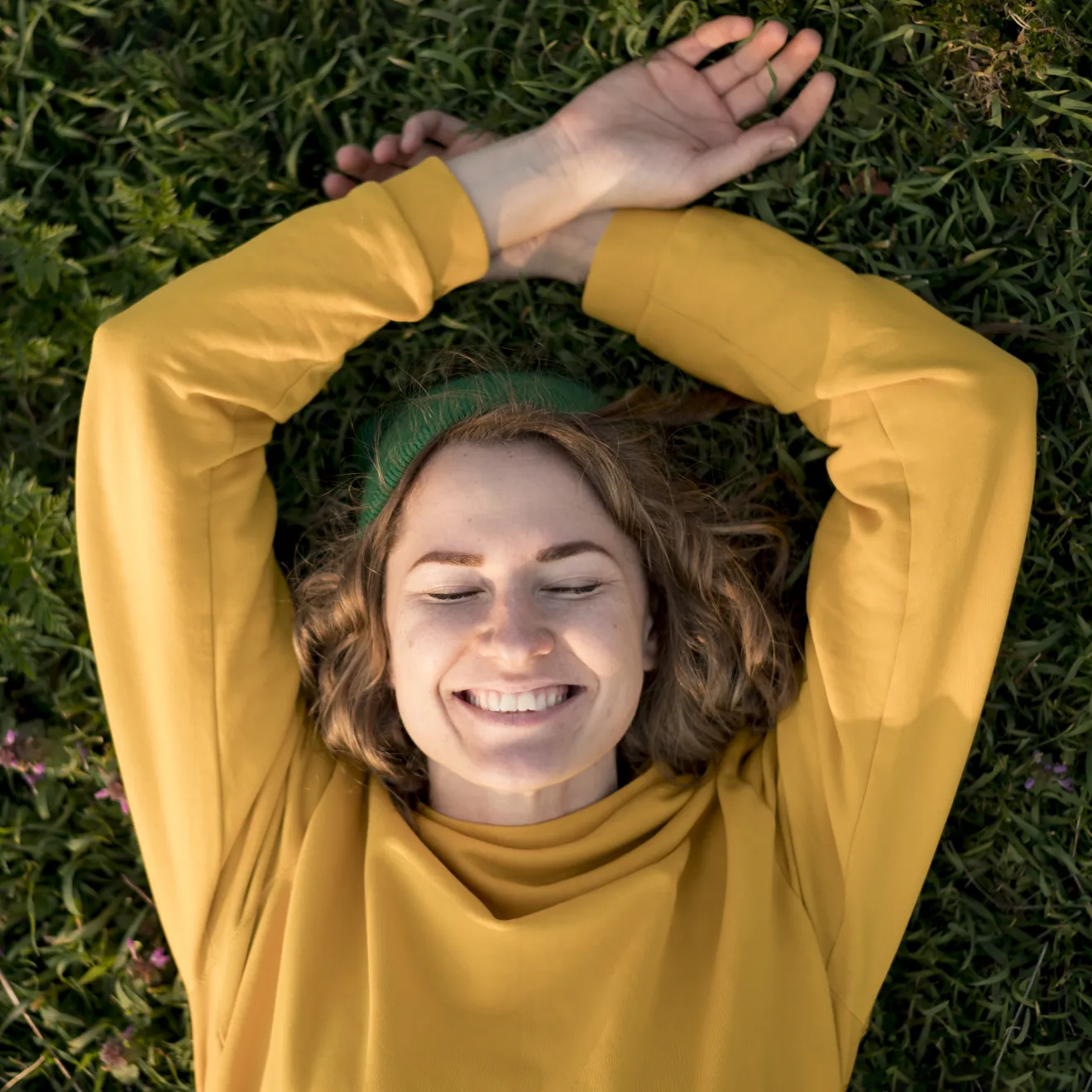 top-view-smiley-girl-staying-grass